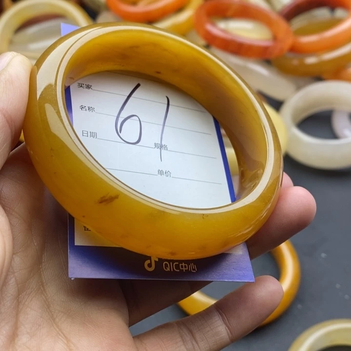 未镶嵌手镯石英质玉