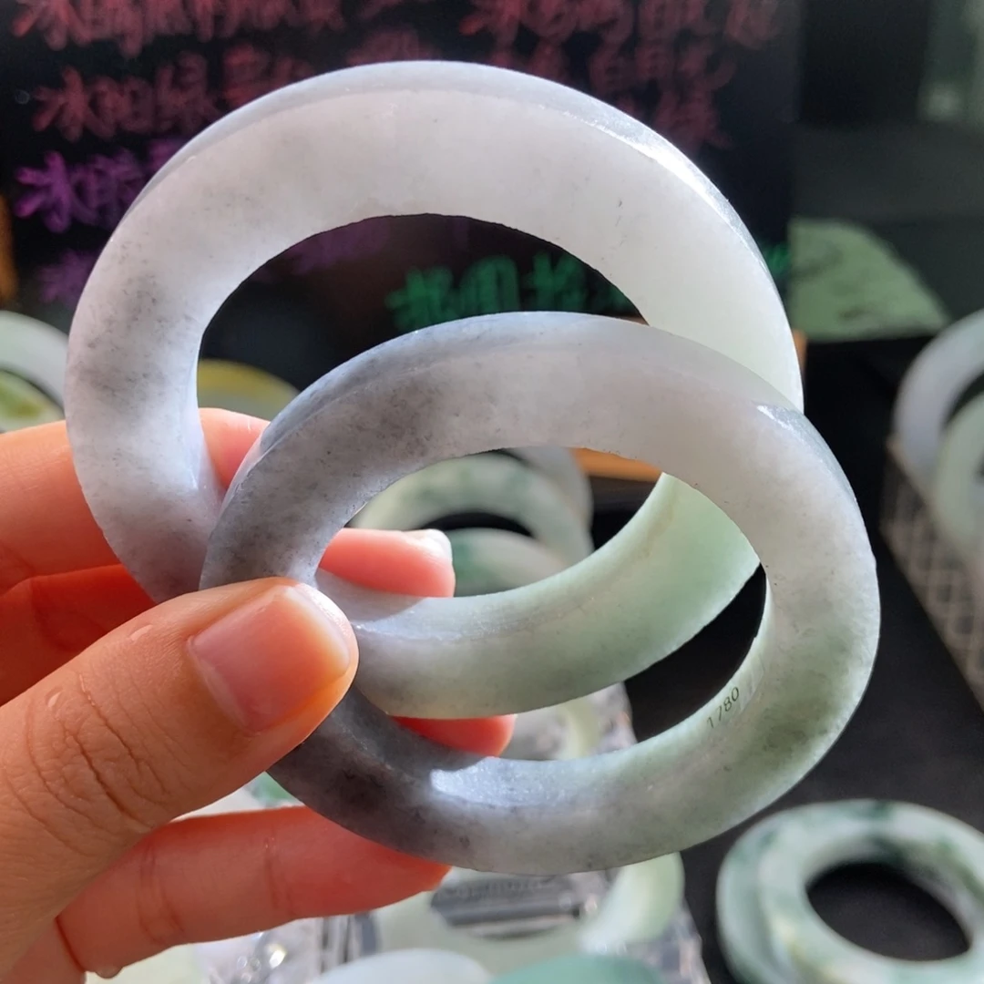 定制翡翠未镶嵌翡翠手镯