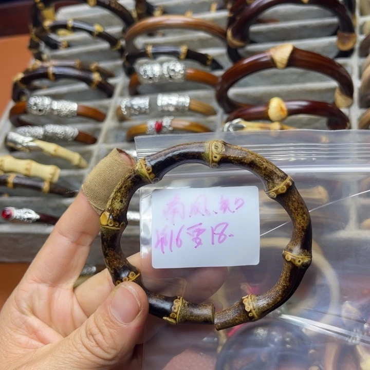 鸡翅木꧁****意我们在这里