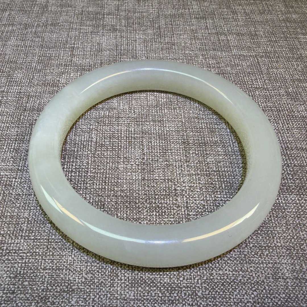 圈口56-57mm和田玉手镯