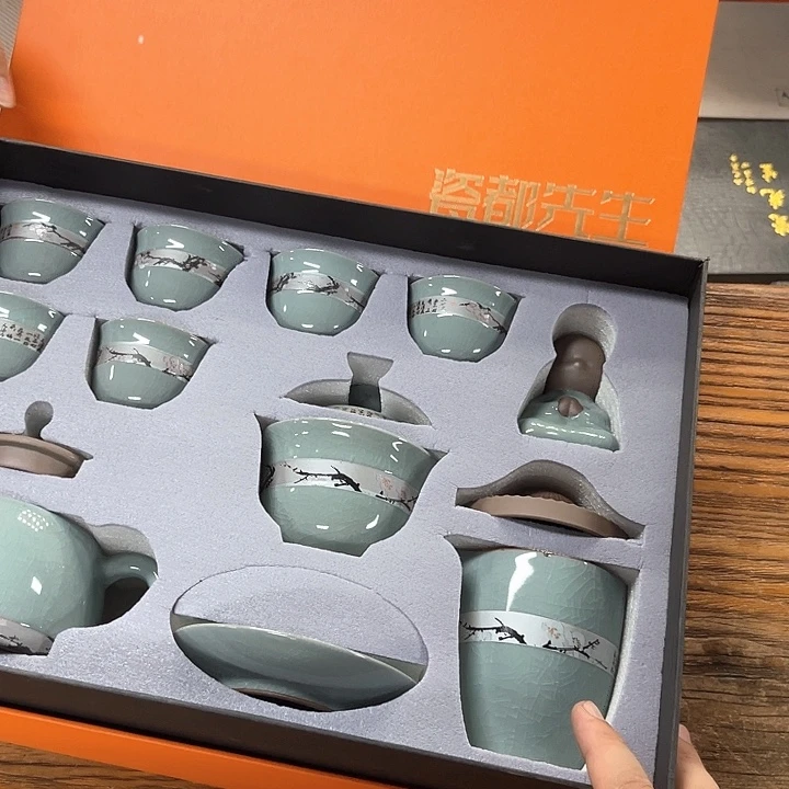 孤品茶具套装等。
