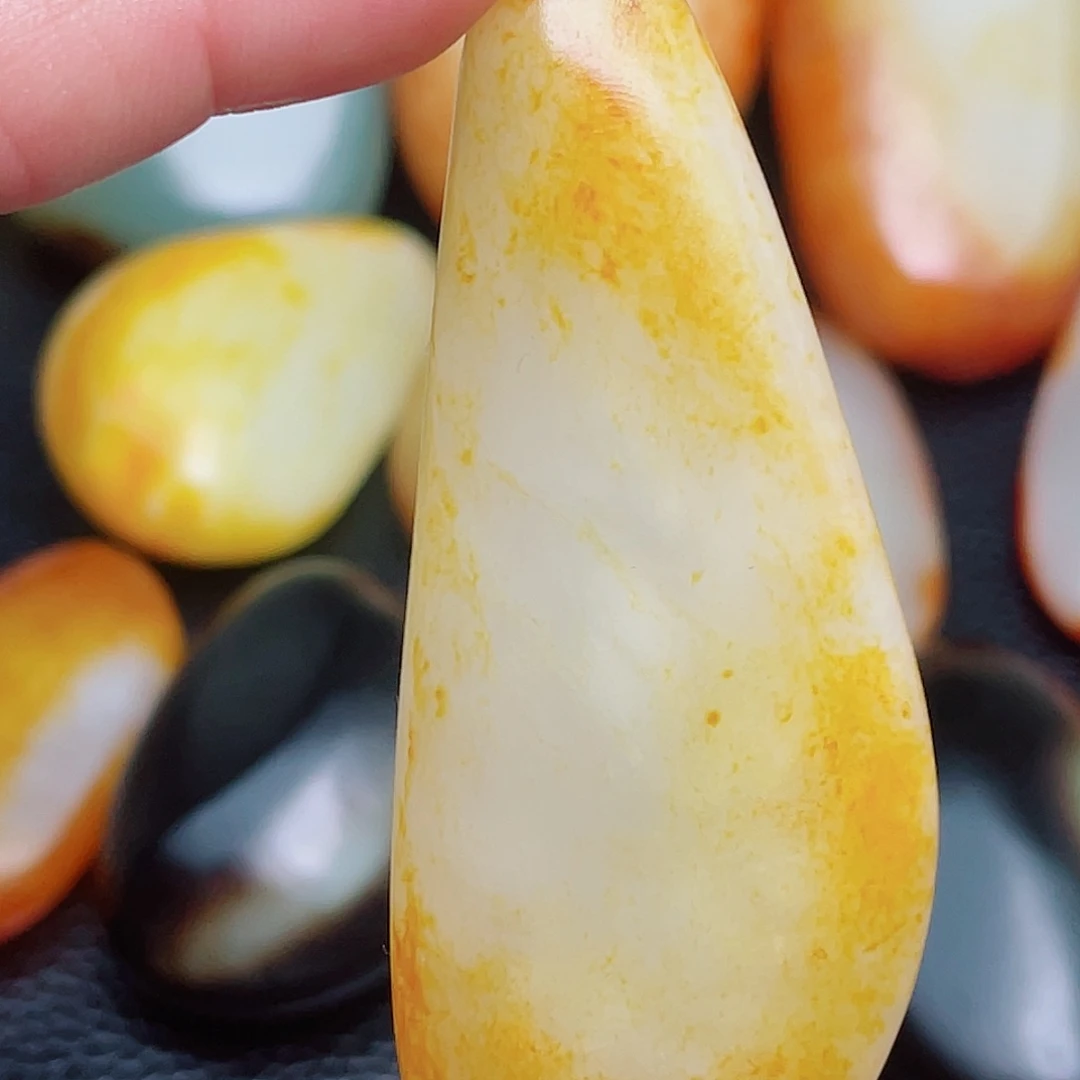 和田玉未镶嵌珠宝奇石