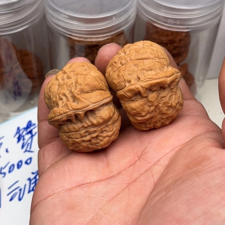 乐***唯大叶紫檀（黑酸枝木类）