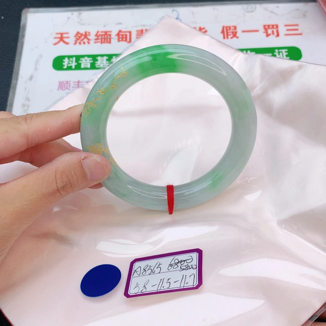 翡翠手镯未镶嵌我
