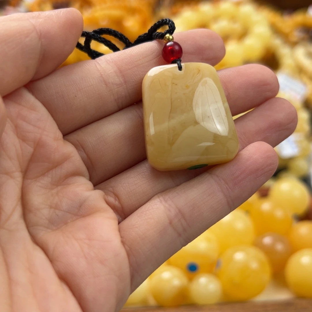 未镶嵌琥珀珠宝奇石