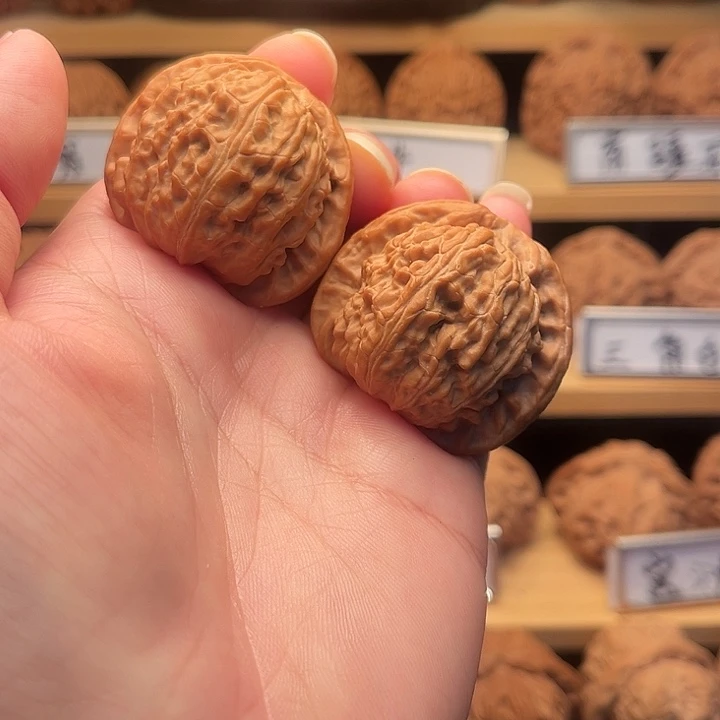 文玩核桃把件40白狮子