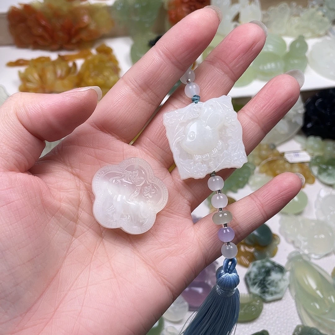 阿****蛇纹石玉未镶嵌颈饰