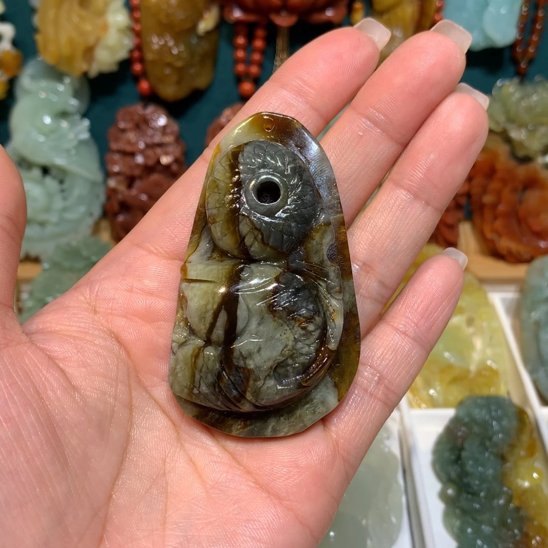 奋***斗蛇纹石玉未镶嵌颈饰