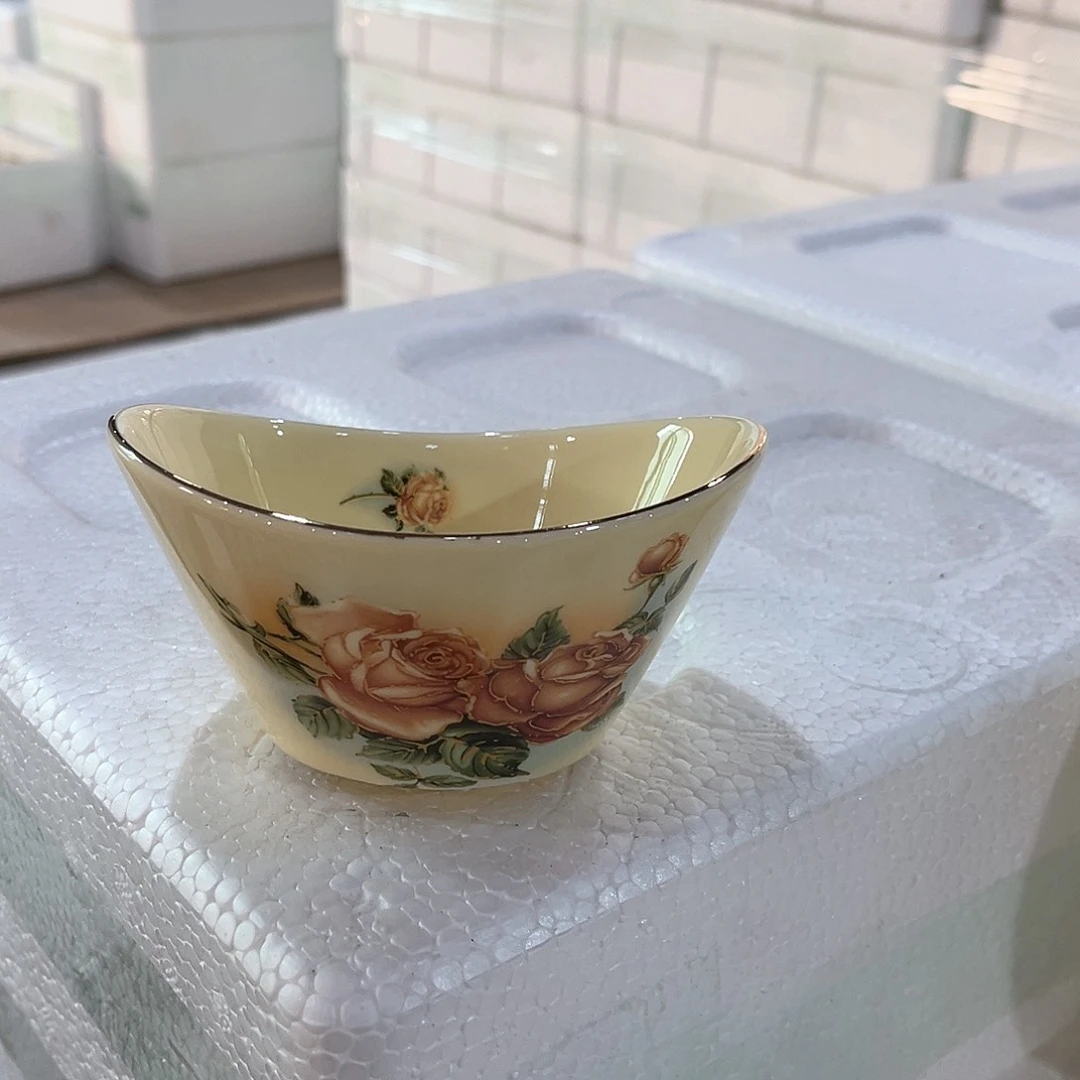 高端陶瓷餐具……2