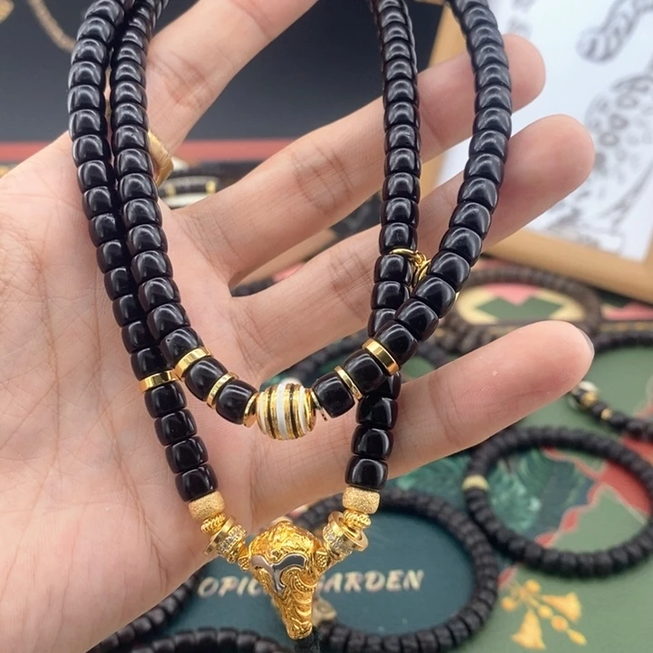 椰蒂吊坠脖挂满配