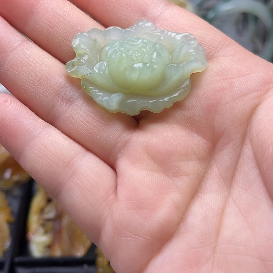 蛇纹石玉未镶嵌挂件