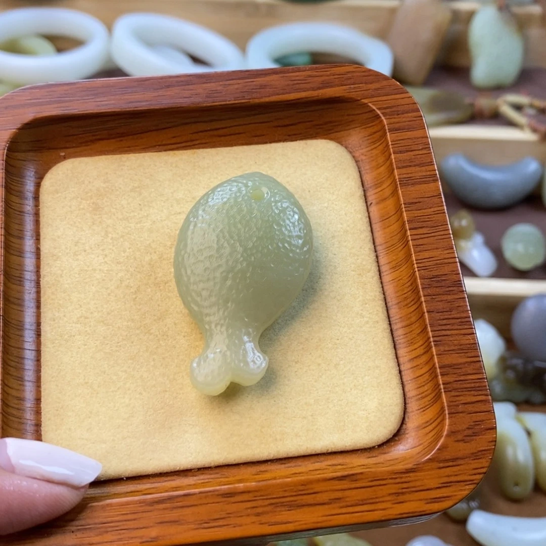 和田玉未镶嵌颈饰饼*