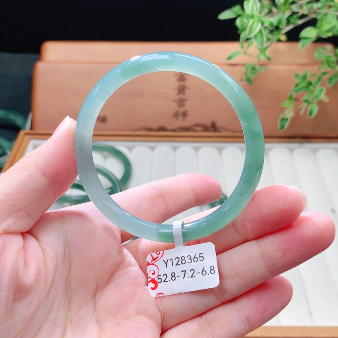 未镶嵌手镯（圆镯）翡翠