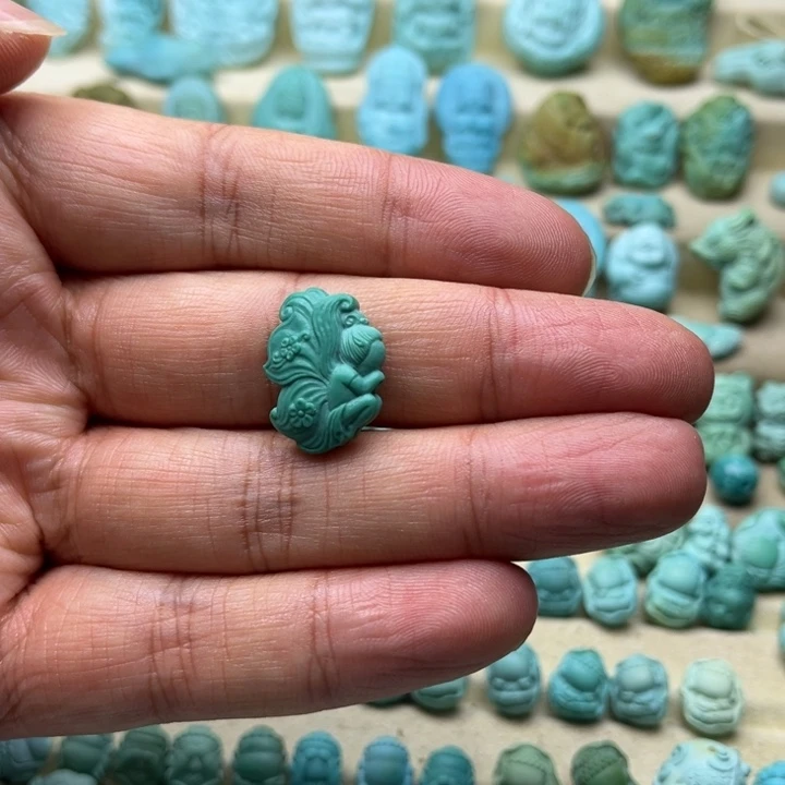 绿松石未镶嵌颈饰