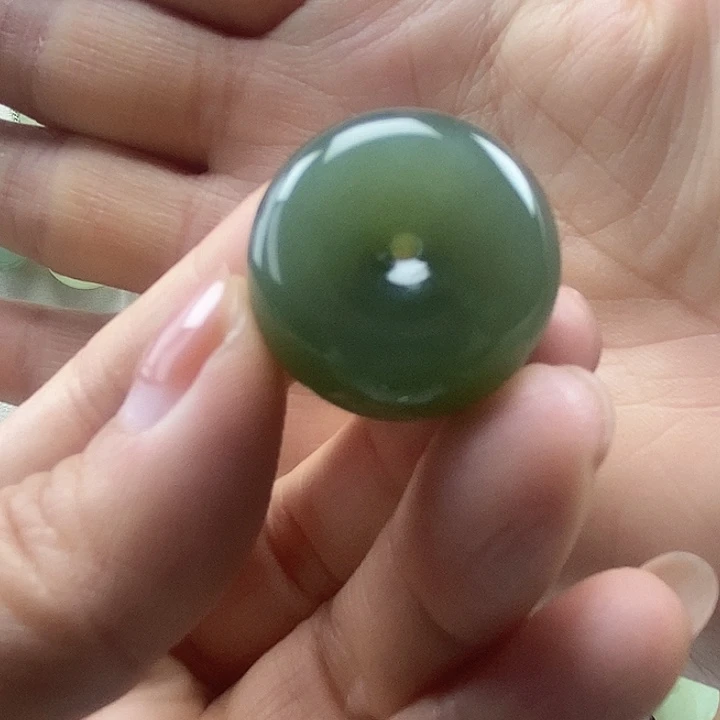 和田玉未镶嵌颈饰包容