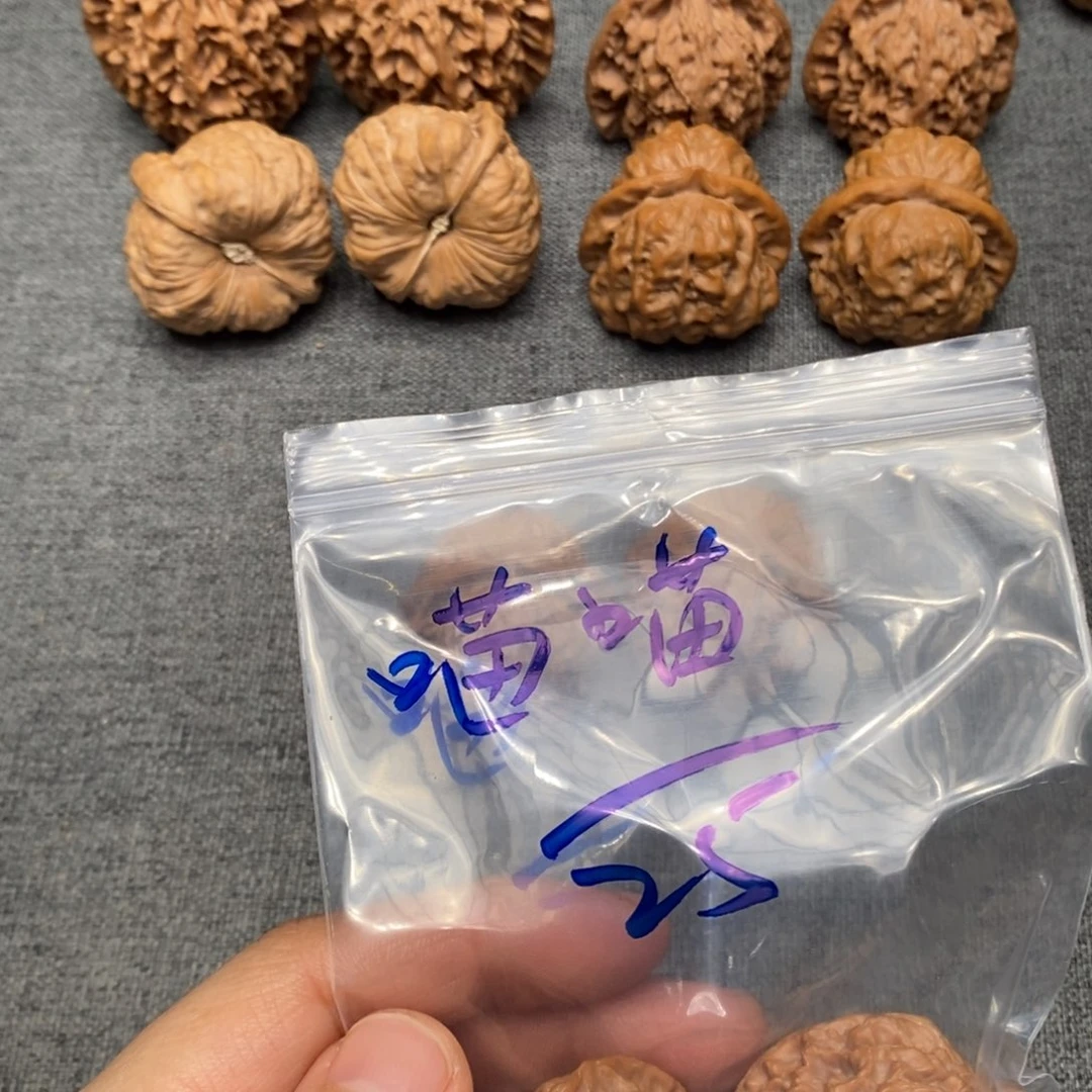 喵***买文玩核桃吊坠苹果