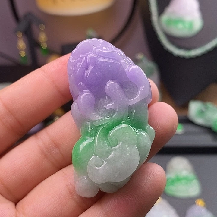 翡翠未镶嵌吊坠(赠链)