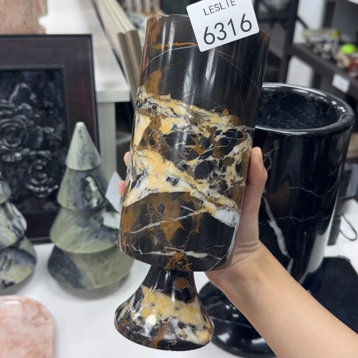 X316.             花。  瓶