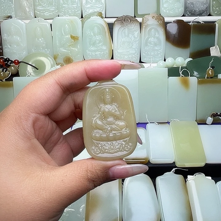 颈饰未镶嵌和田玉