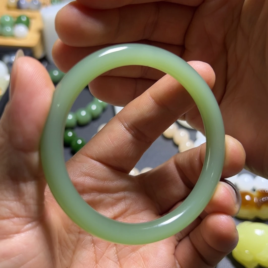 和田玉未镶嵌手镯