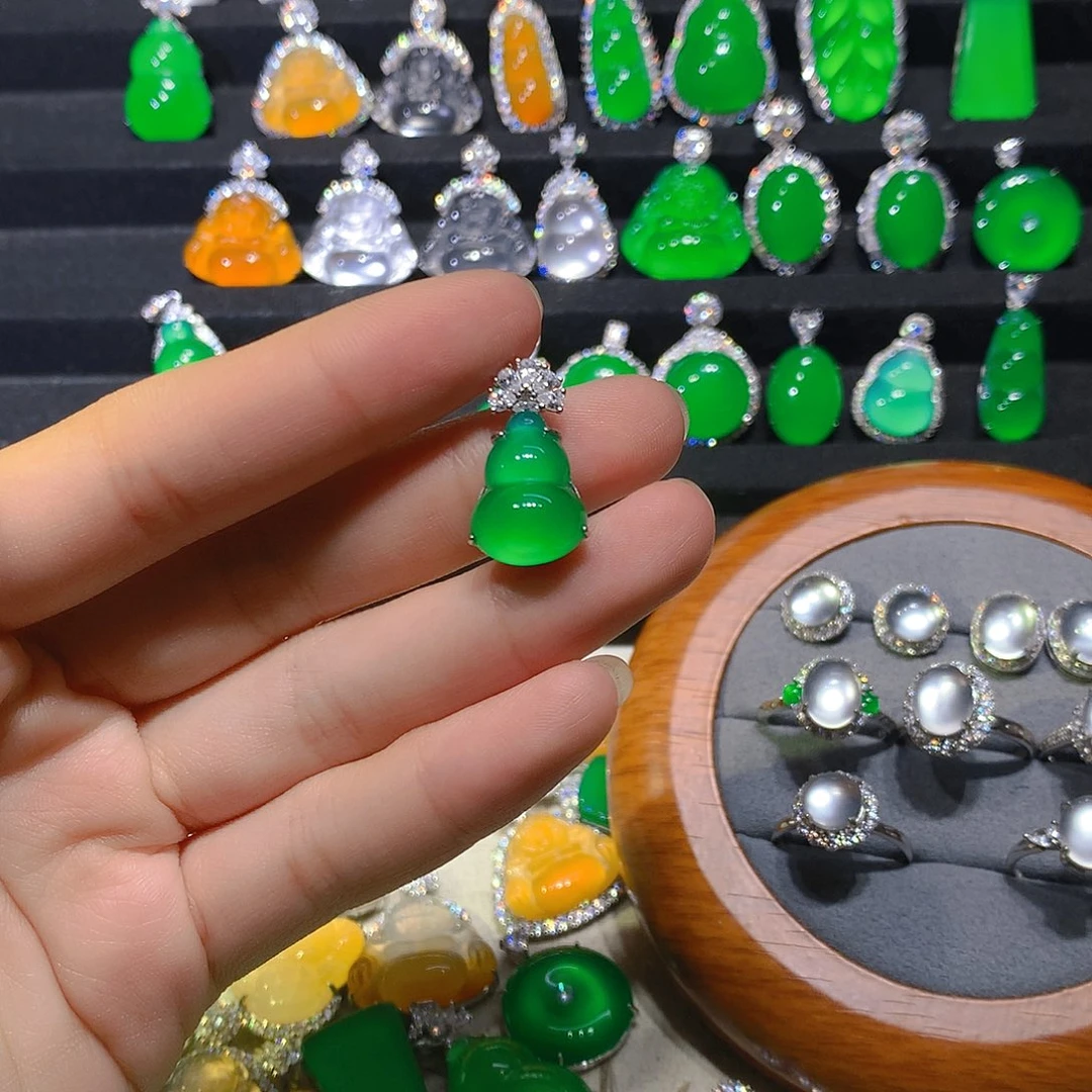 玲***羊玛瑙/玉髓银S925镶嵌颈饰