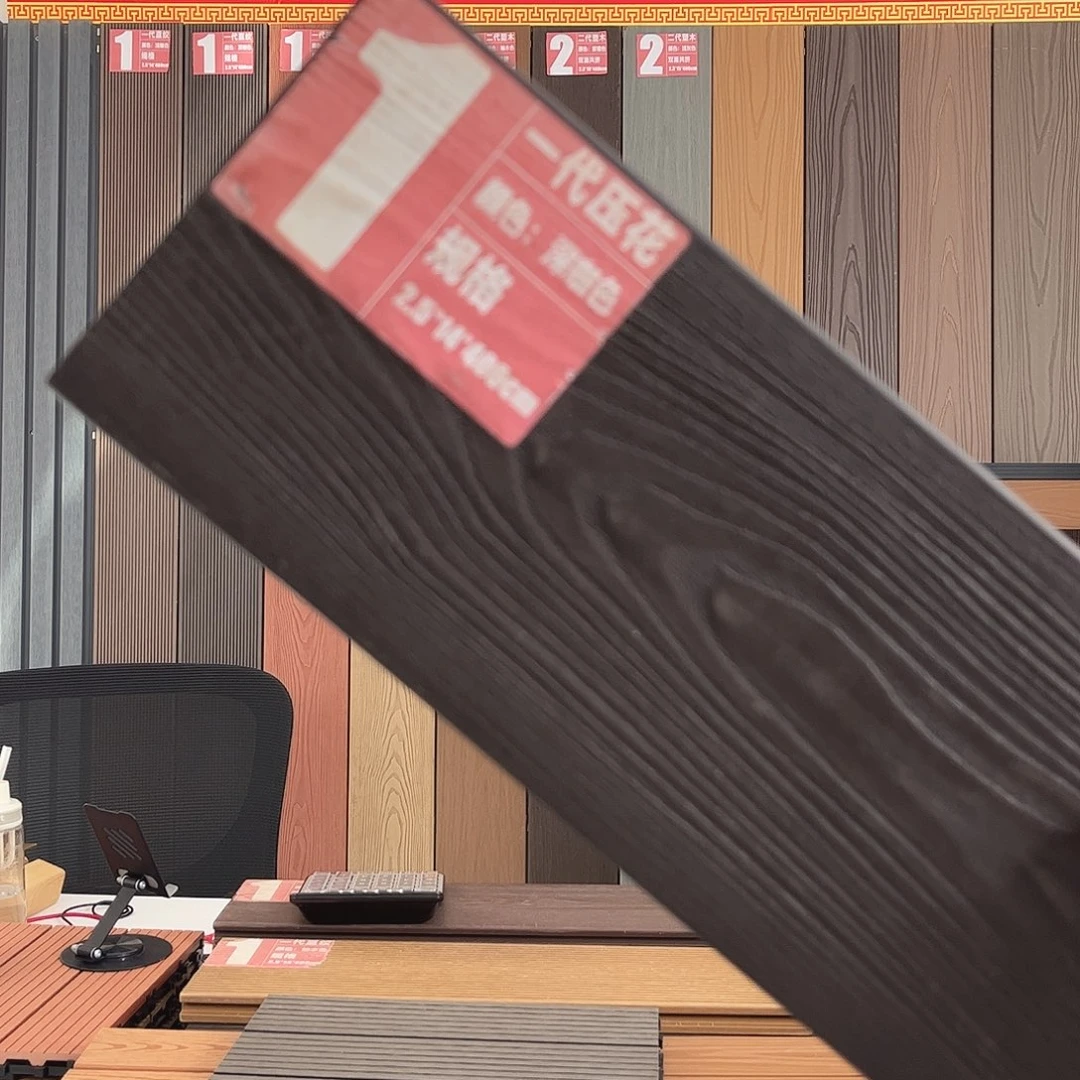 压花深咖色18根。封边6根。卡扣。自攻丝 钻尾丝各一半