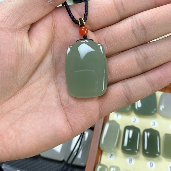 和田玉颈饰未镶嵌甩**柜