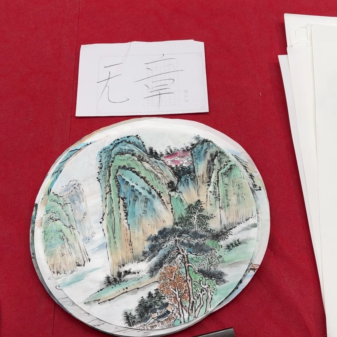 国画花鸟等图案为一体的