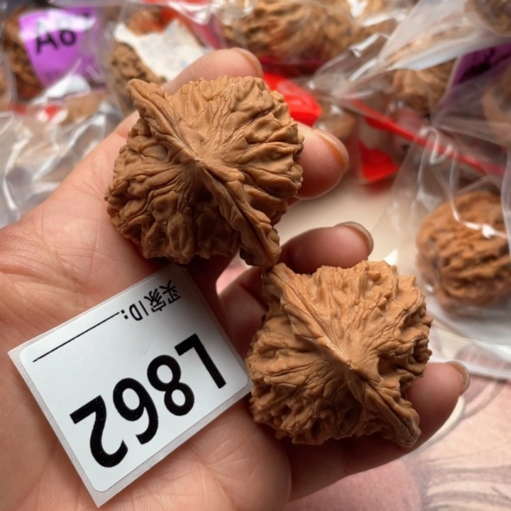 文玩核桃把件炮弹