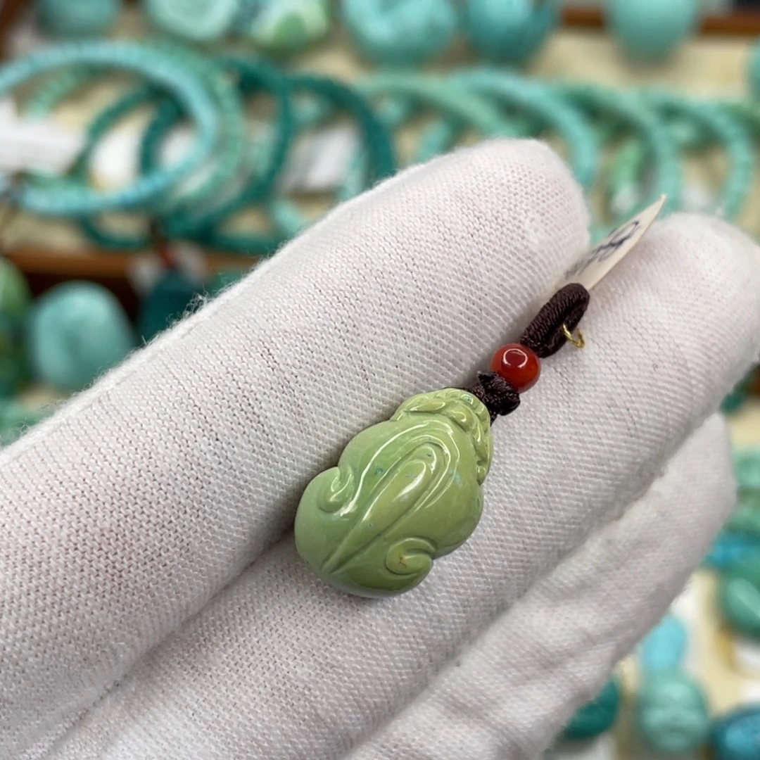 绿松石未镶嵌挂件