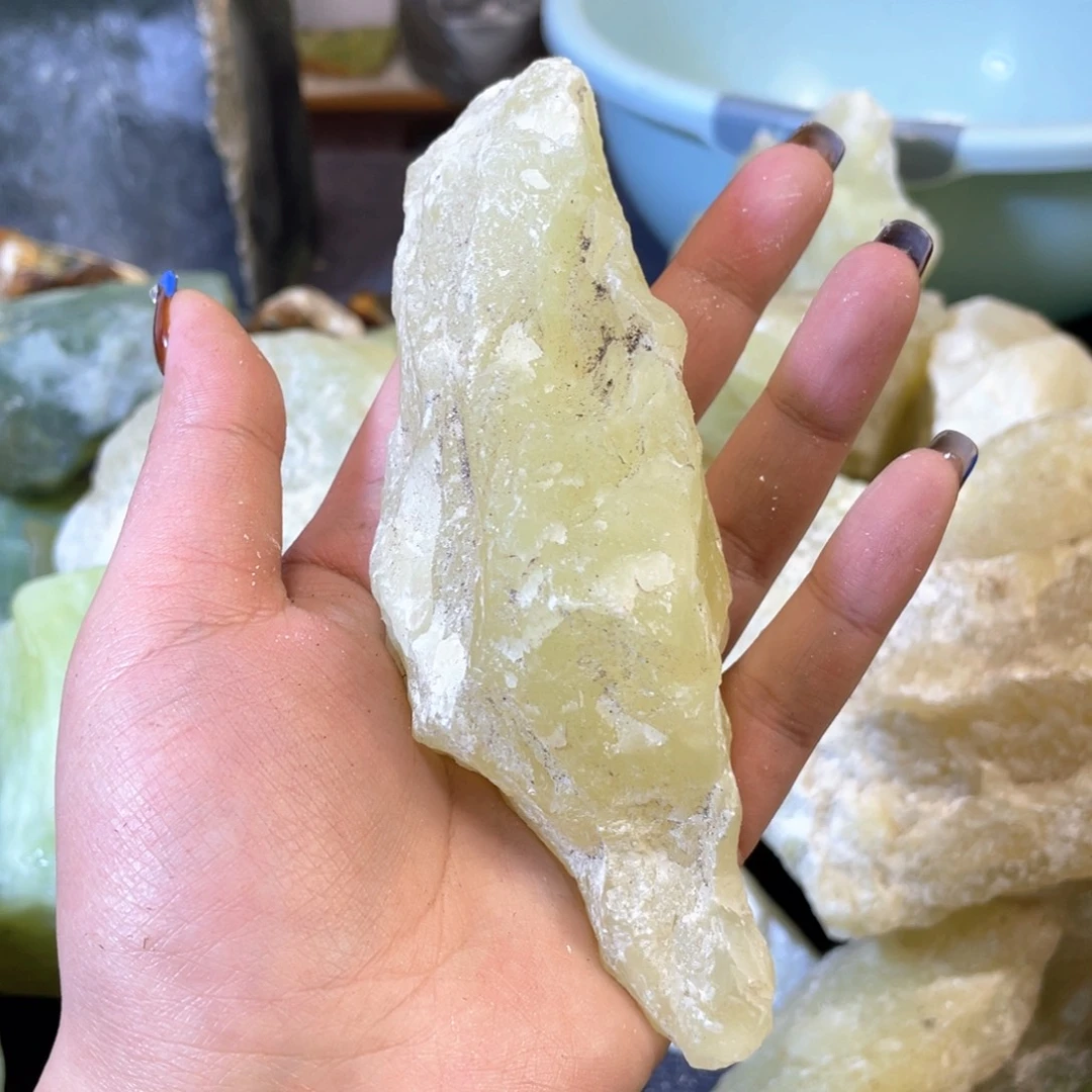 蛇纹石玉未镶嵌中国四大名玉简易