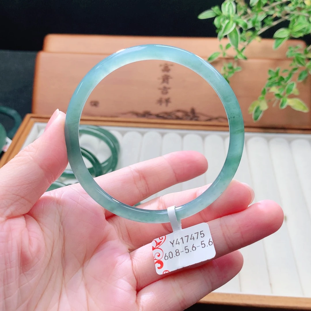 未镶嵌手镯（圆镯）翡翠