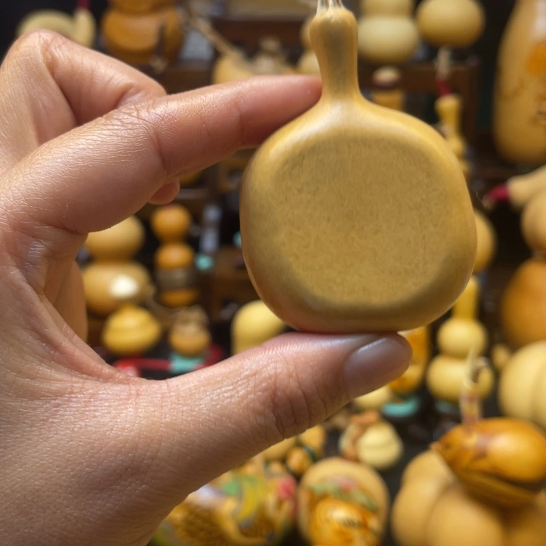 禾**美葫芦等多种颜色的花鸟图案组成