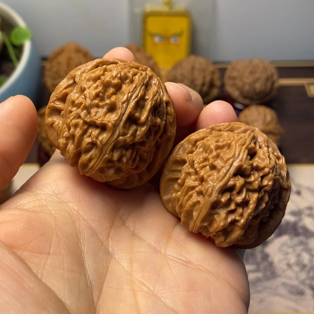 文玩核桃把件三角白尺寸40