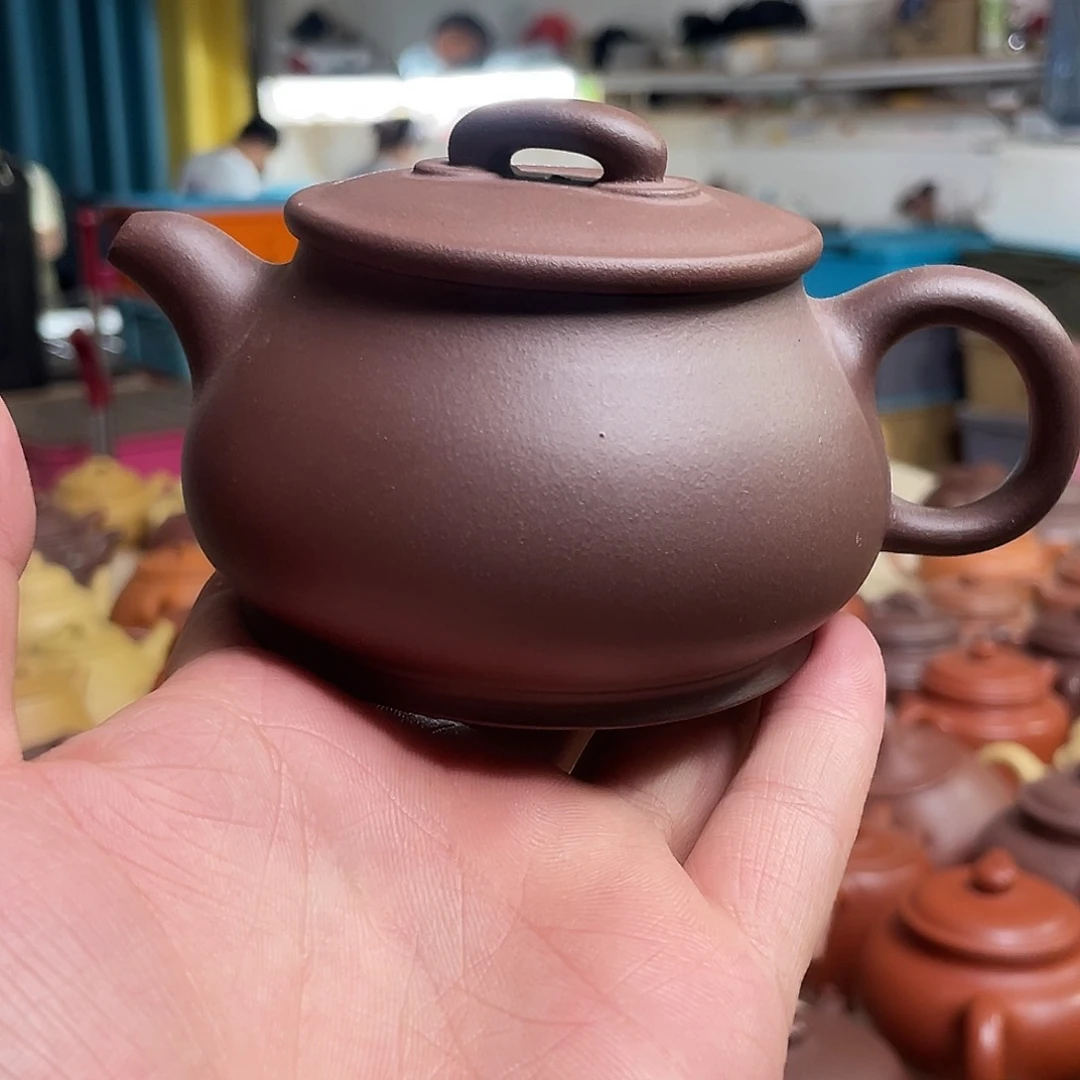 茶杯紫砂乳像。马斌。     微瑕。