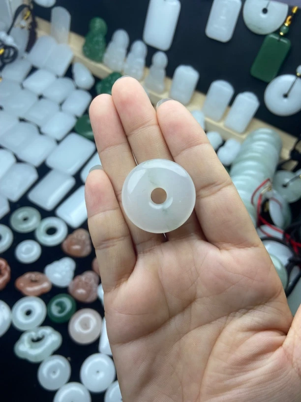 天山翠平安扣精品细腻油润