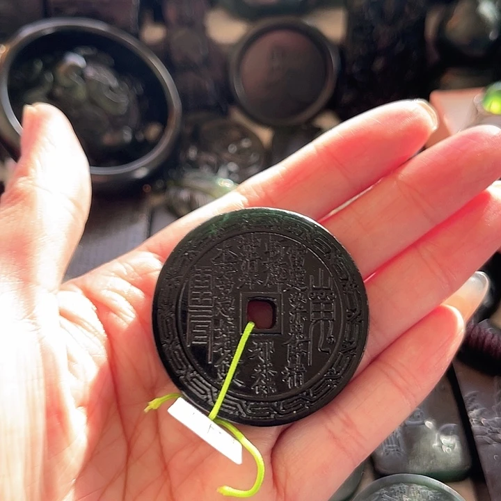 深***林蛇纹石玉未镶嵌颈饰