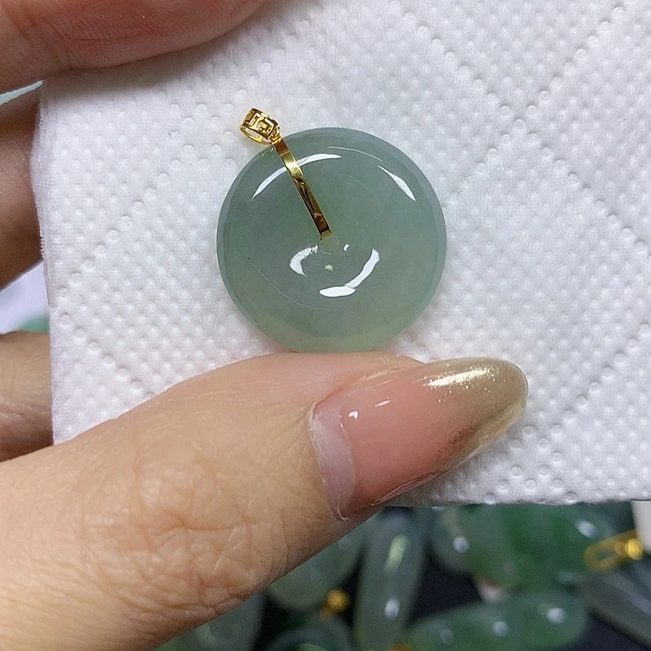 翡翠18K金镶嵌颈饰挂件