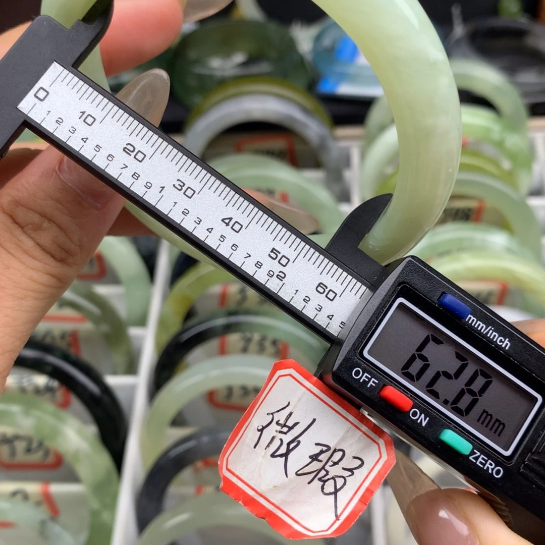 蛇纹石玉未镶嵌手镯924