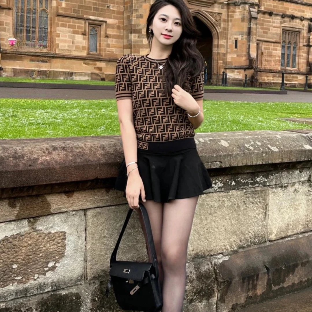 99新 FENDI/芬迪 001680  棕色粘胶纤维双F满印针织短袖 42码