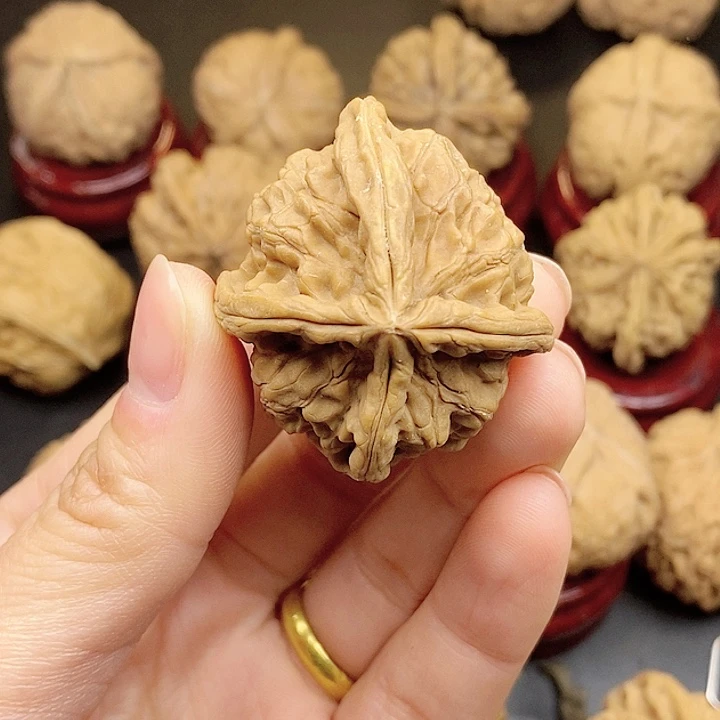 F***七文玩核桃吊坠黄瑕疵不退不换