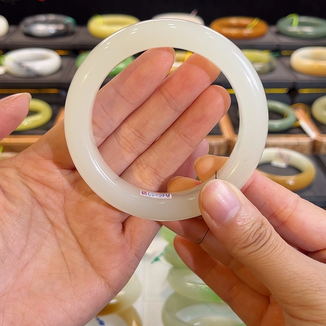 和田玉未镶嵌手镯荔枝冻