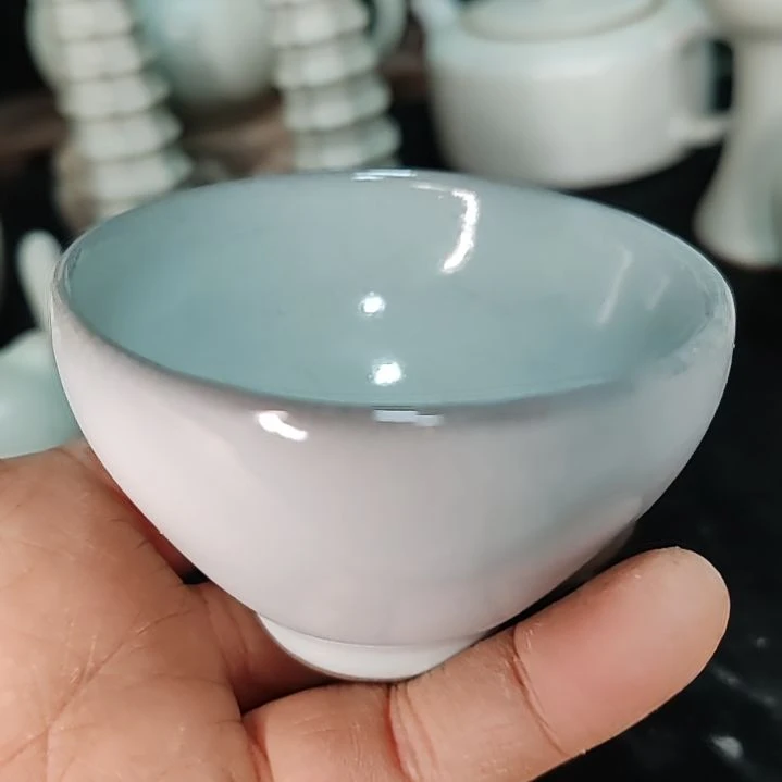 官瓷月白釉主人杯