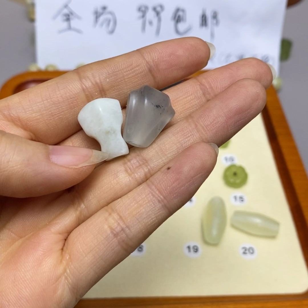 蛇纹石玉配饰合金开*