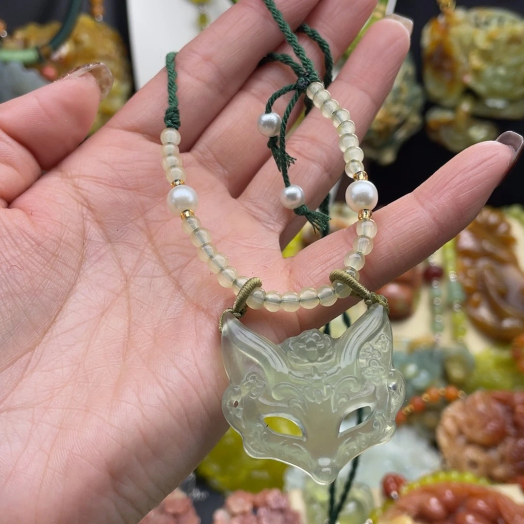 未镶嵌蛇纹石玉颈饰