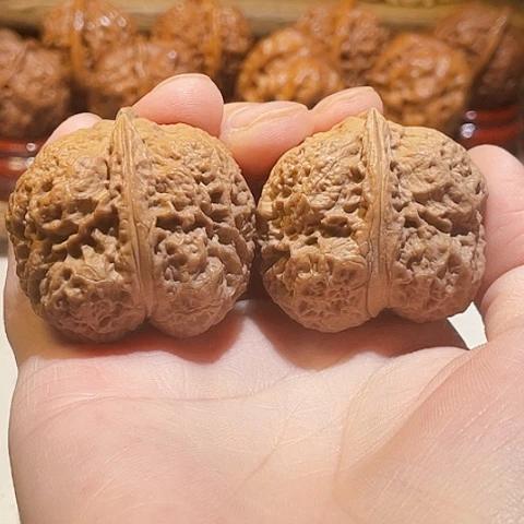 把件文玩核桃水帘绣球带彩磕40