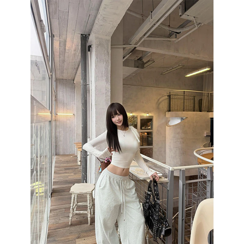 白色长袖t恤女秋季设计感修身显瘦美式辣妹正肩上衣宽松显瘦裤子