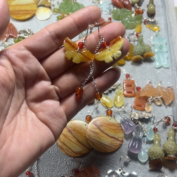 蛇纹石玉合金耳饰