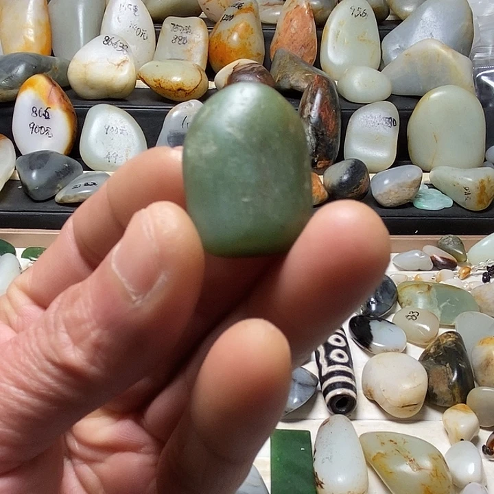 和田玉未镶嵌颈饰吊坠