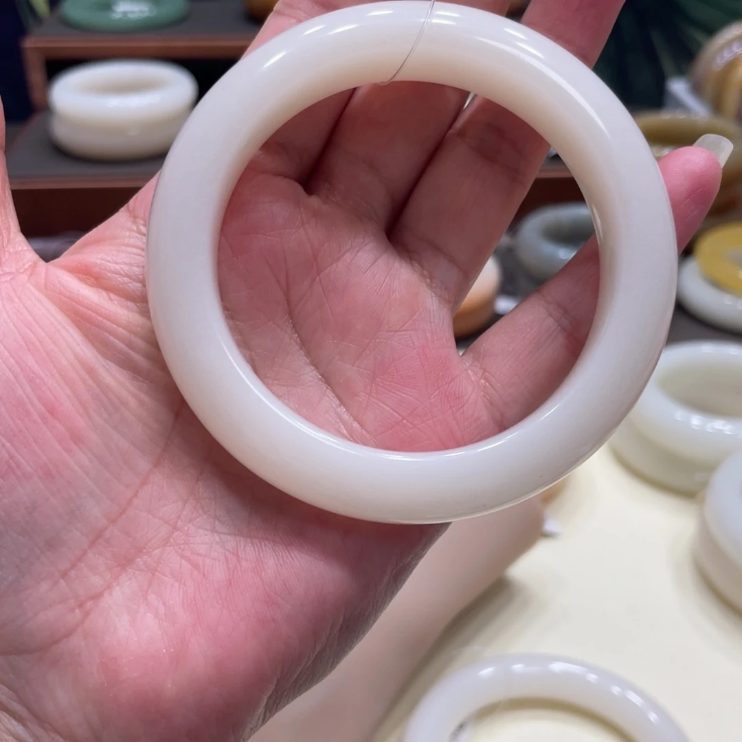 石英质玉未镶嵌手镯